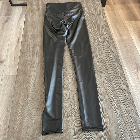 Cherish pleather leggings - Picture 2 of 4